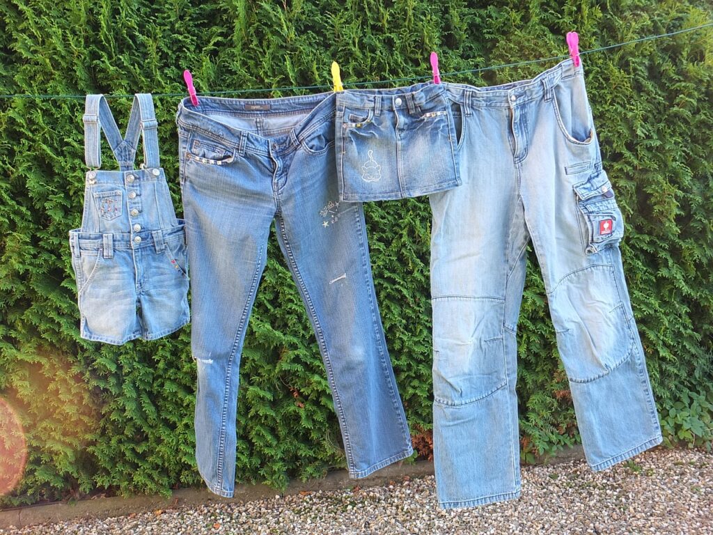 jeans, rope, laundry-936684.jpg